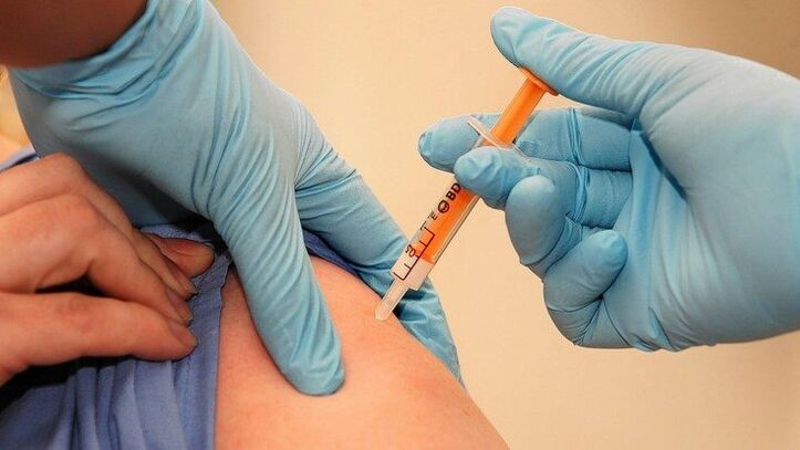 Injection of the drug into the shoulder joint in case of severe pain