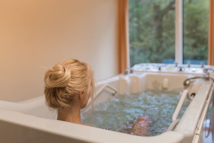 Therapeutic baths should be taken for thoracic osteochondrosis for no more than 15 minutes